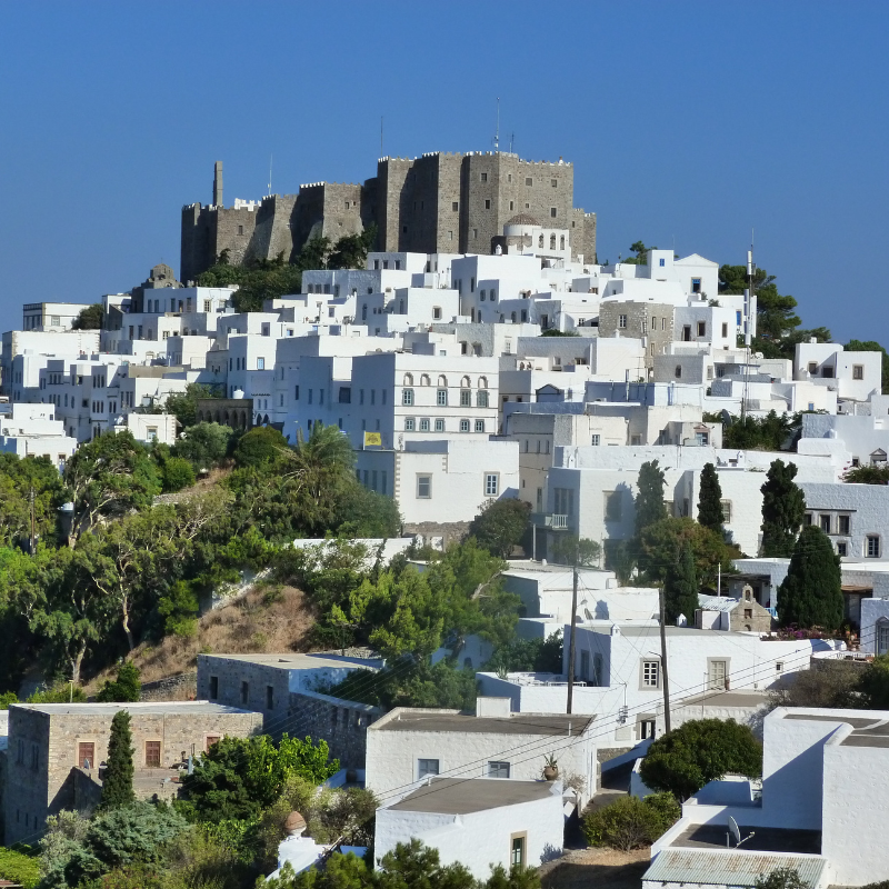 Dorp Chora Patmos, met op de top het Monastery of Saint John the Theologian