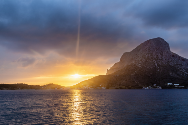 Uitzicht van Myrties (Kalymnos) op het eiland Telendos