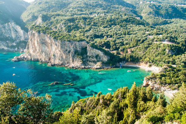 Corfu natuur, veel groen en prachtige stranden