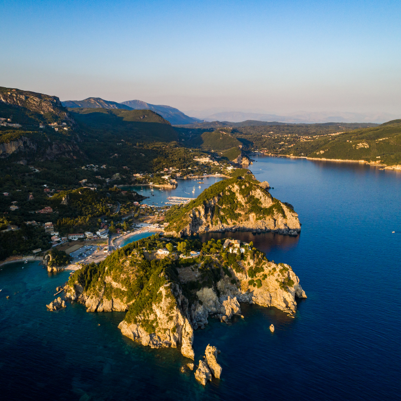 Paleokastritsa foto van boven en baaien