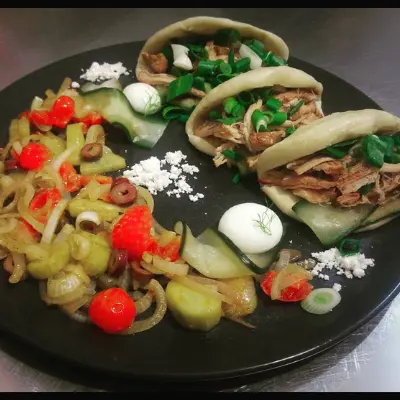 Broadway restaurant Buns Gyros